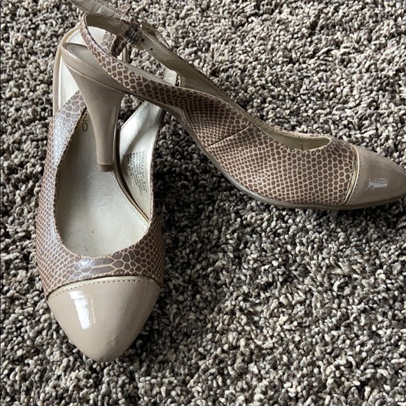 Heels - Picture 2 of 4